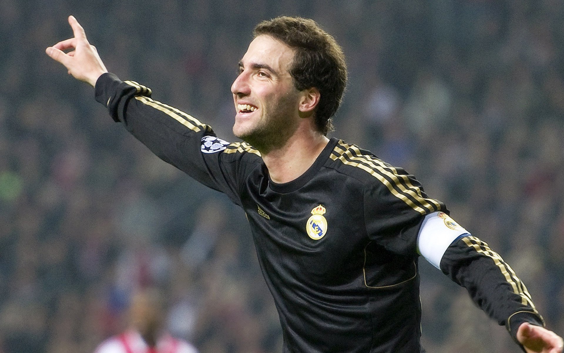 赛季最佳进球评选启动引发球迷投票热潮平台访问激增，年度最佳进球